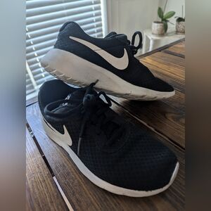 Girls Nike tennis shoes